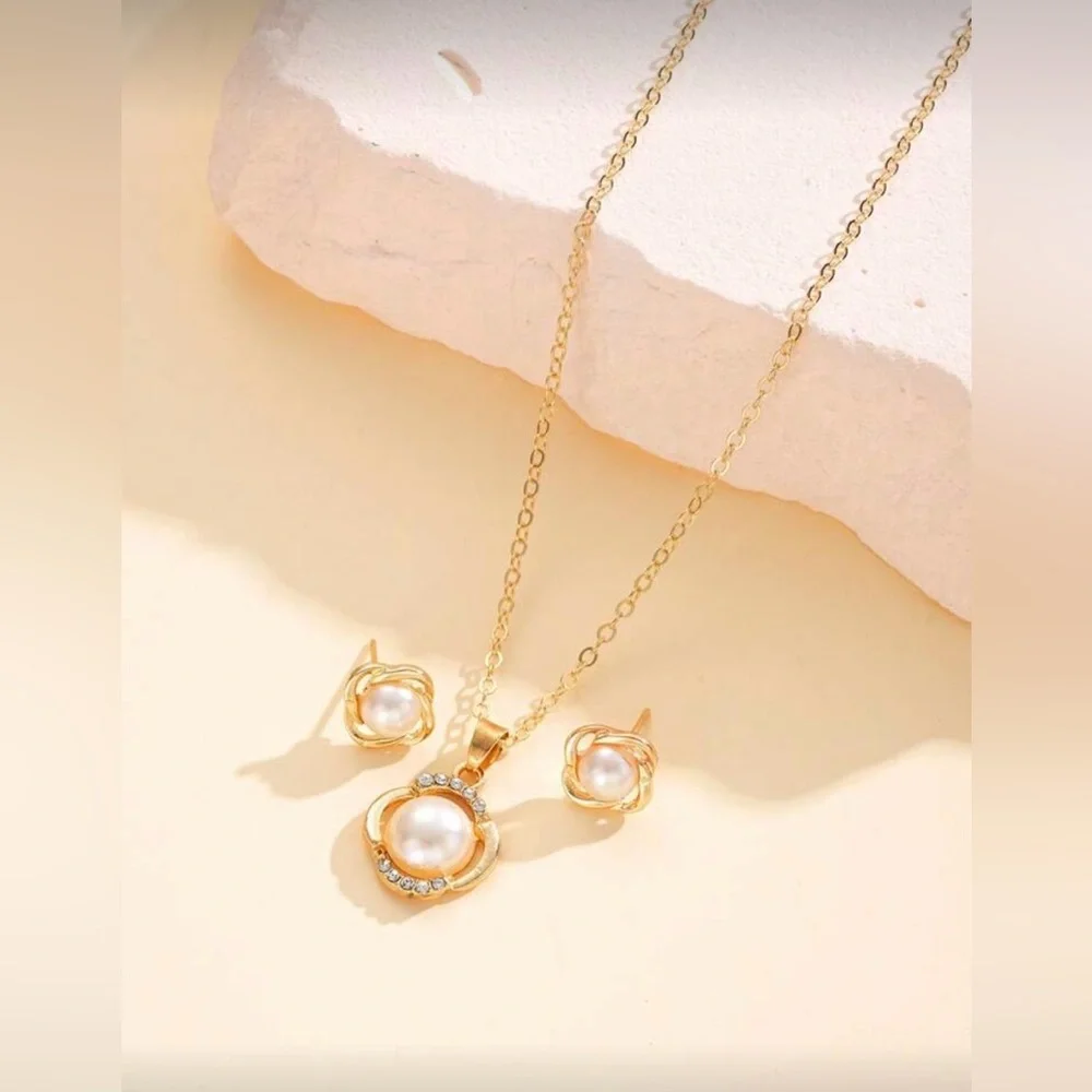 Gold and Faux‎ Pearl Jewelry Set